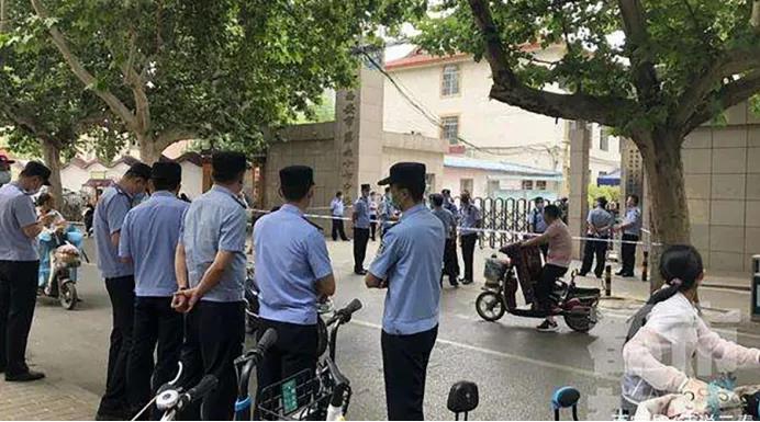 西安一學(xué)校內(nèi)發(fā)生車禍 杰田升降柱為平安校園筑牢第一道安全防線